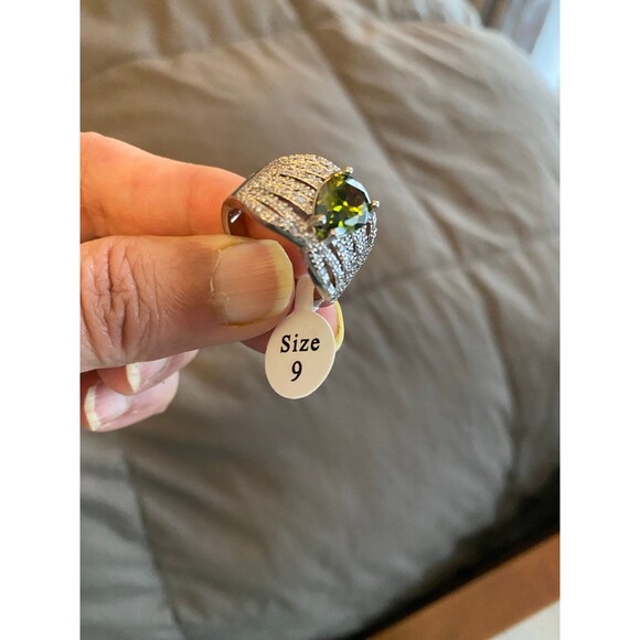 NWT Silver Cubic Zirconia and Peridot Ring Size 9 - Picture 7 of 11
